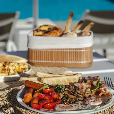 White Canvas Boutique Лаганас