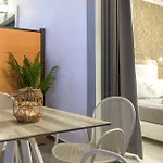 White Canvas Boutique Couette-café
