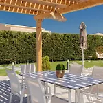 White Canvas Boutique Couette-café Laganas