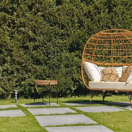 White Canvas Boutique 4*