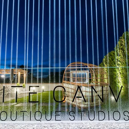 Bed and breakfast White Canvas Boutique