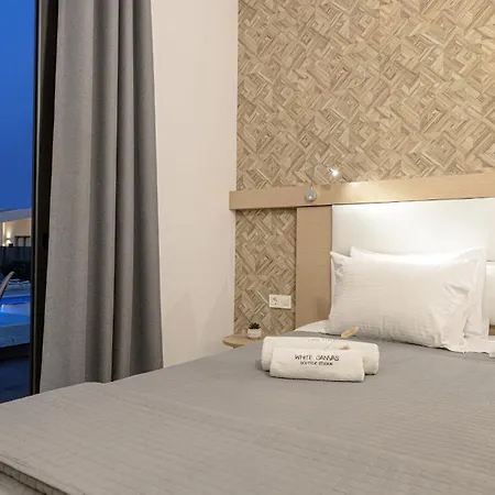 White Canvas Boutique 拉加纳斯