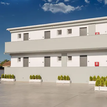 Bed and breakfast White Canvas Boutique 4*