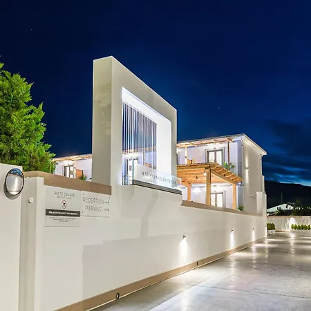 White Canvas Boutique 拉加纳斯