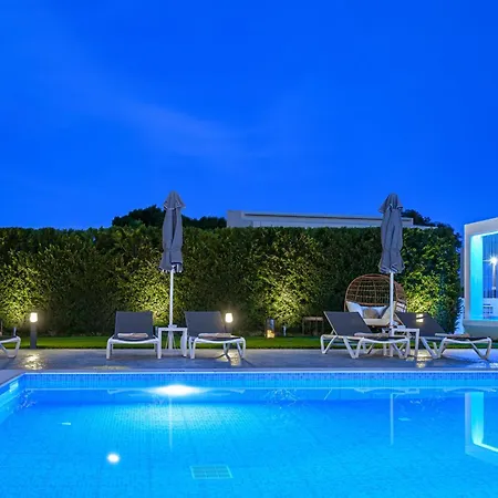 White Canvas Boutique Bed and breakfast Laganas