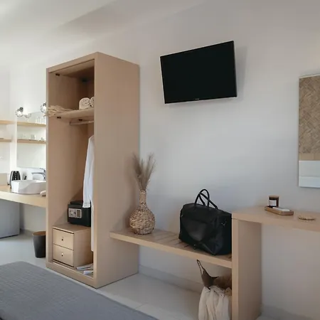 White Canvas Boutique 3*