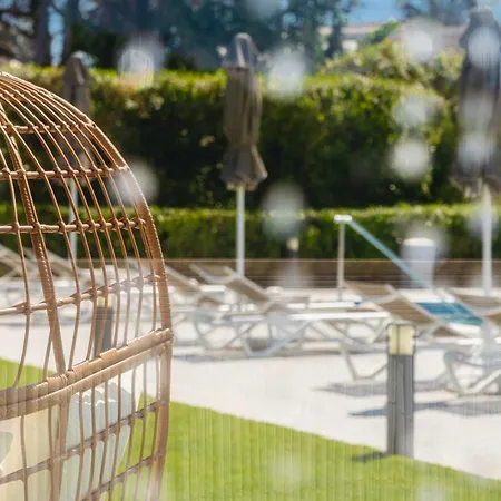 White Canvas Boutique 4*