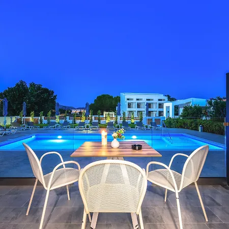 White Canvas Boutique Bed and breakfast Laganas