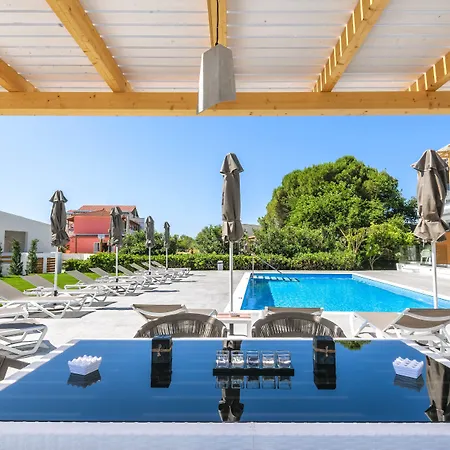 White Canvas Boutique 住宿加早餐酒店 4*