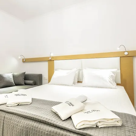 Bed and breakfast White Canvas Boutique Laganas