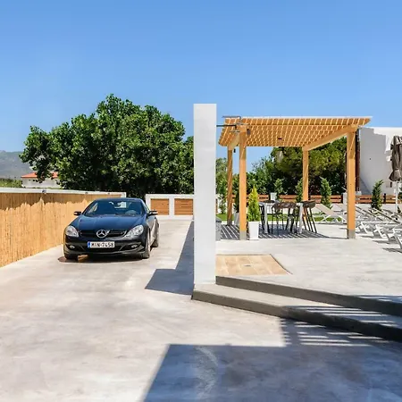B&B White Canvas Boutique Laganas