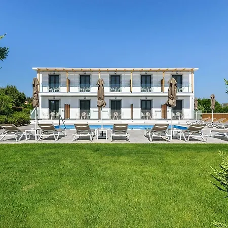 B&B White Canvas Boutique Laganas