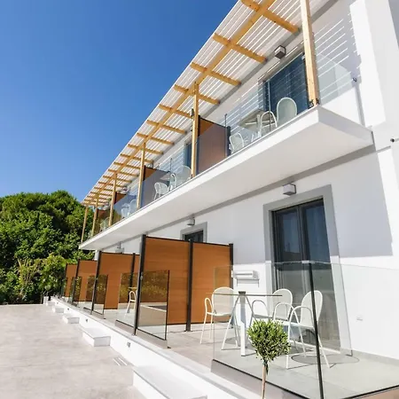 White Canvas Boutique 3* לגאנאס