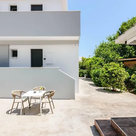 White Canvas Boutique B&B Laganas