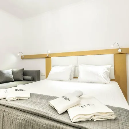 B&B White Canvas Boutique 3*