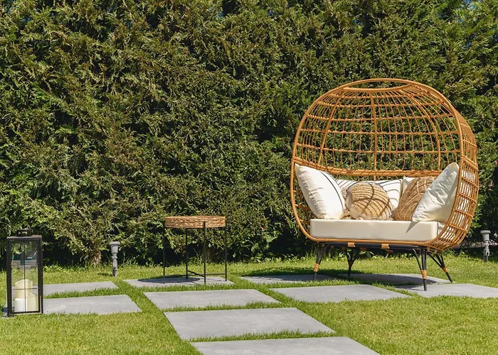 White Canvas Boutique 4*