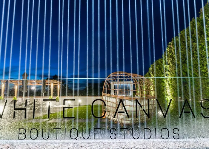 Bed and breakfast White Canvas Boutique