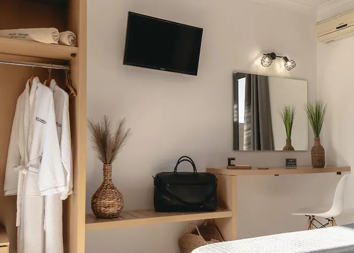 Bed and Breakfast White Canvas Boutique Λαγανάς