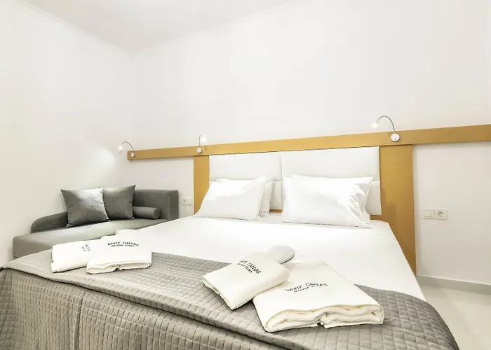 Bed and breakfast White Canvas Boutique Laganas