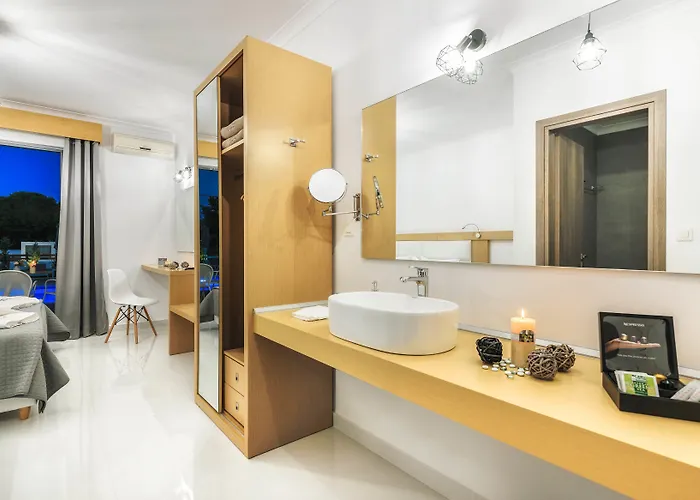 White Canvas Boutique Bed and breakfast 4*
