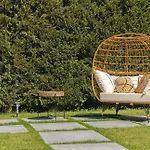 White Canvas Boutique 4*
