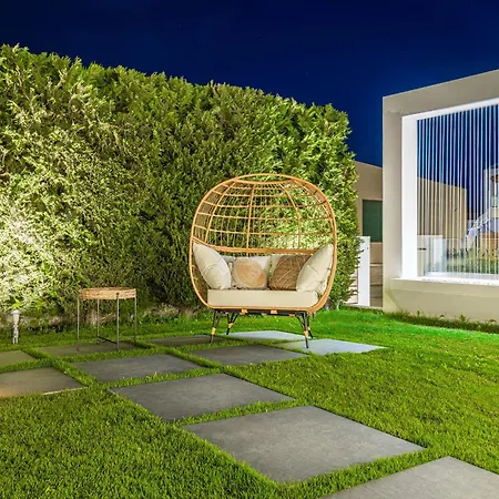White Canvas Boutique Bed and Breakfast Λαγανάς