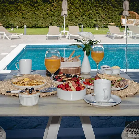 Bed & Breakfast White Canvas Boutique Laganas
