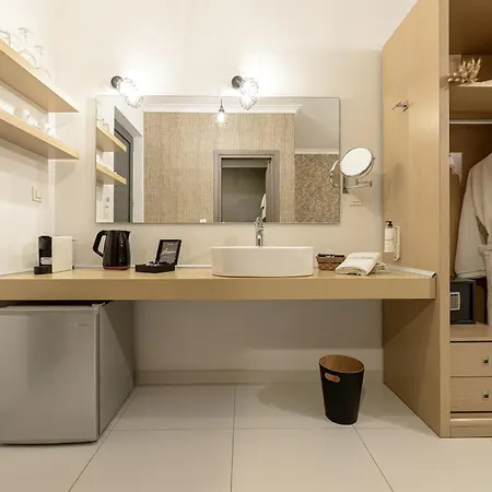 Bed and Breakfast White Canvas Boutique Λαγανάς