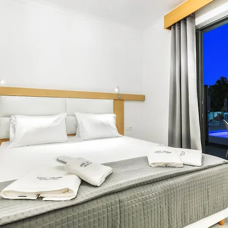 Bed & Breakfast White Canvas Boutique Laganas