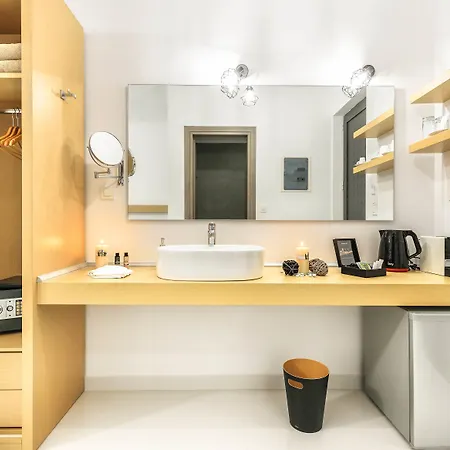 White Canvas Boutique Bed and Breakfast Λαγανάς