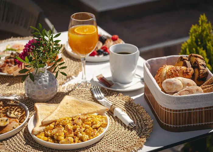 White Canvas Boutique 4*