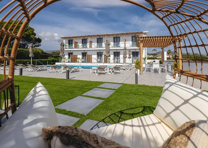 Oda ve Kahvaltı White Canvas Boutique Laganas