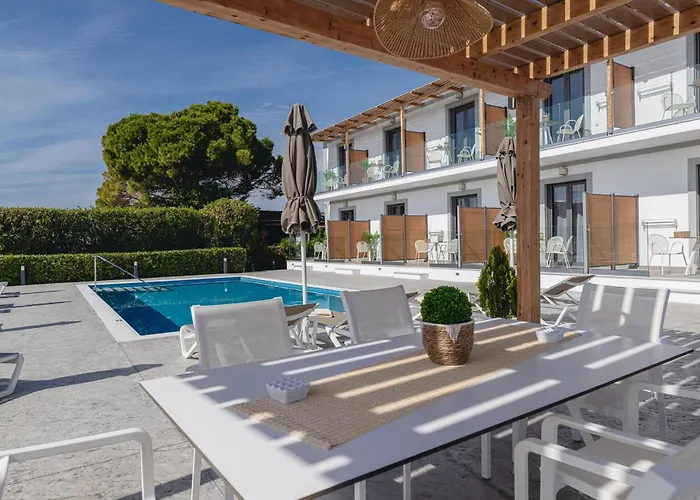 Oda ve Kahvaltı White Canvas Boutique