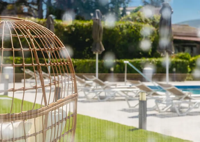 White Canvas Boutique 4*