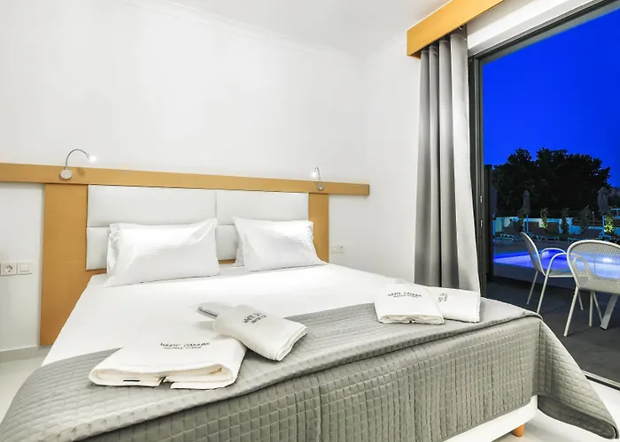 Oda ve Kahvaltı White Canvas Boutique Laganas