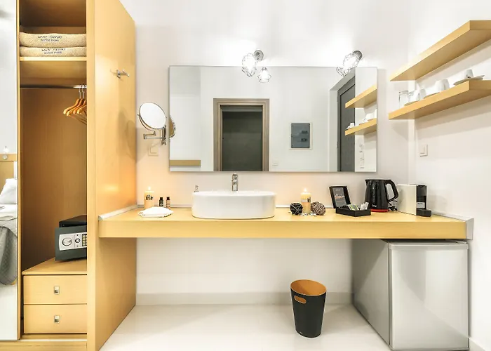 White Canvas Boutique Oda ve Kahvaltı Laganas